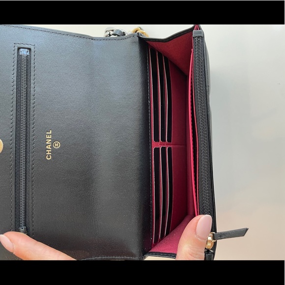 CHANEL 19 WALLET ON CHAIN - Picture 7 of 13